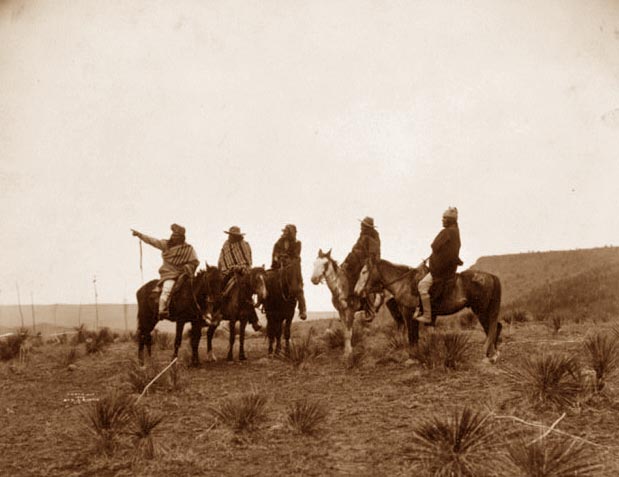 apache-horseback